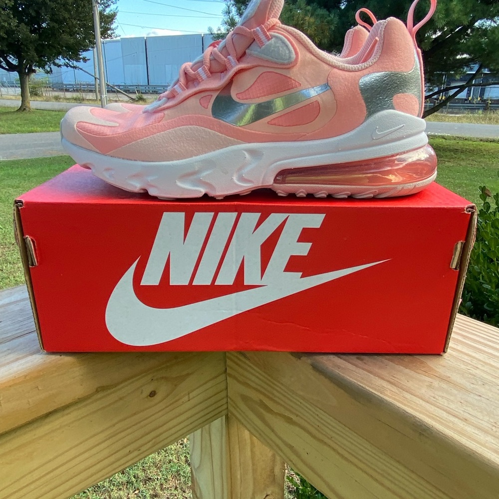 Nike Air Max 270 React - Picture 2 of 7